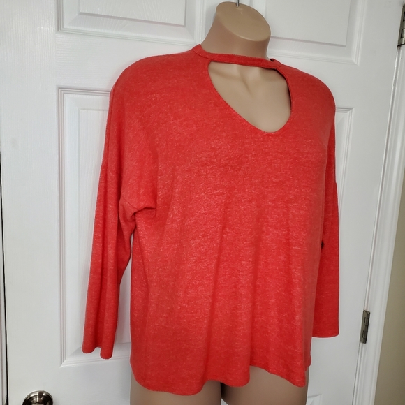 Daytrip Orange/White Marbled Cut-Out Top - Picture 2 of 11